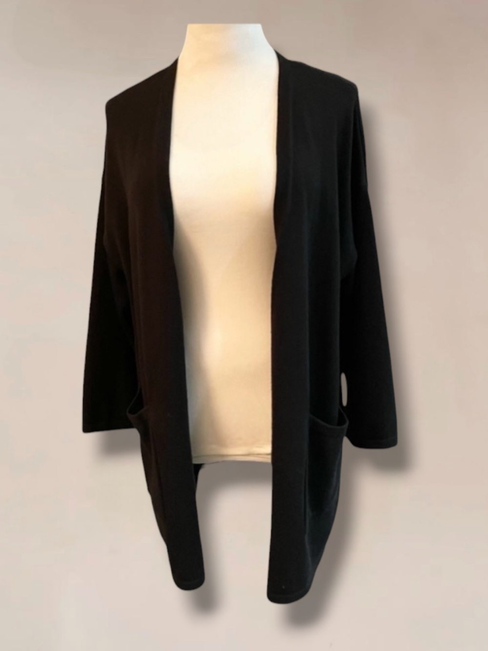 ST. JOHN 100% WOOL CLASSIC CARDIGAN SIZE LARGE